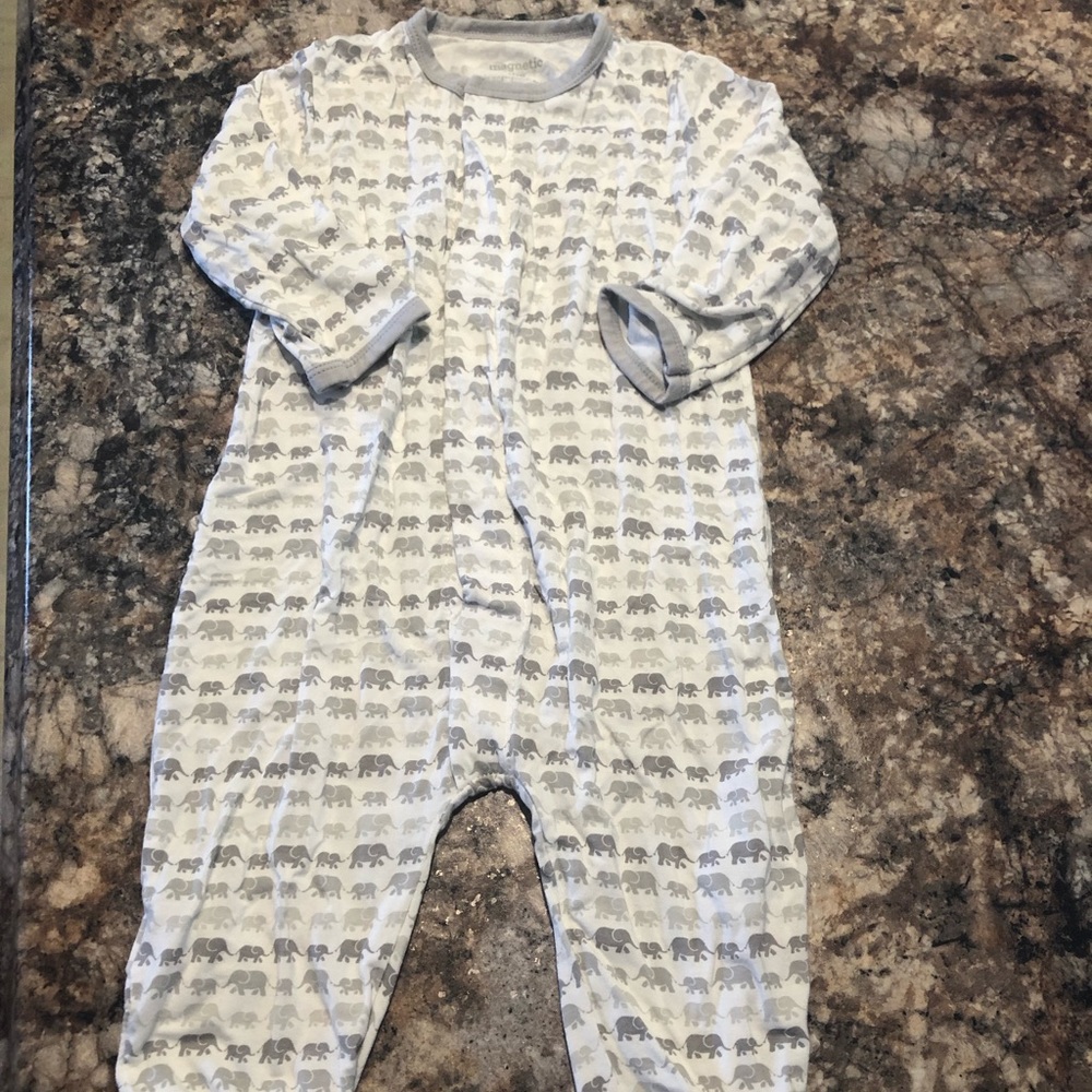 Baby magnetic footed sleeper
